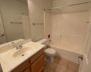 7021 E Earll Drive - Photo Thumbnail 12