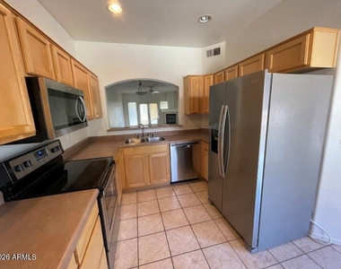 7021 E Earll Drive - Photo Thumbnail 3