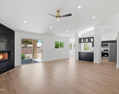 15005 N Rica Vida Way - Photo Thumbnail 2
