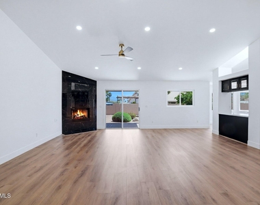 15005 N Rica Vida Way - Photo Thumbnail 3