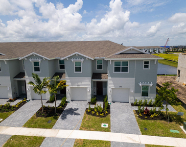 380 Se Crossoak Lane - Photo Thumbnail 32