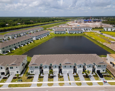 380 Se Crossoak Lane - Photo Thumbnail 38