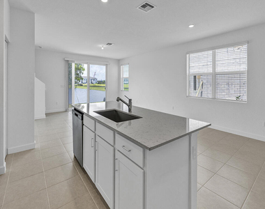 380 Se Crossoak Lane - Photo Thumbnail 2