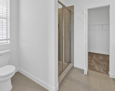 380 Se Crossoak Lane - Photo Thumbnail 8