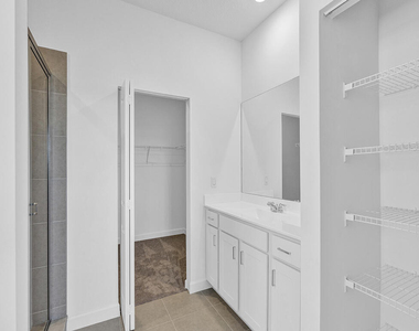 380 Se Crossoak Lane - Photo Thumbnail 7
