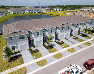 380 Se Crossoak Lane - Photo Thumbnail 36