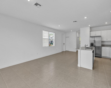 380 Se Crossoak Lane - Photo Thumbnail 3