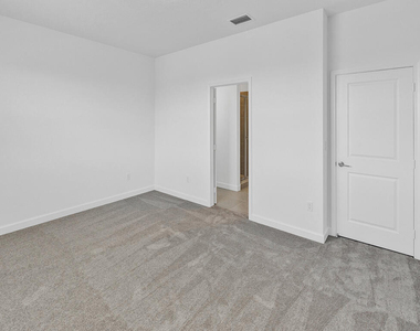 380 Se Crossoak Lane - Photo Thumbnail 15