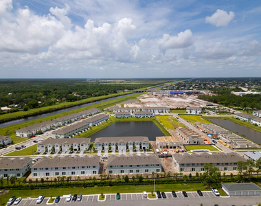 380 Se Crossoak Lane - Photo Thumbnail 40