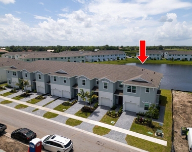 380 Se Crossoak Lane - Photo Thumbnail 1