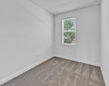 380 Se Crossoak Lane - Photo Thumbnail 18