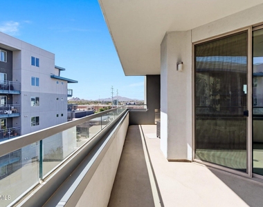 945 E Playa Del Norte Drive - Photo Thumbnail 31