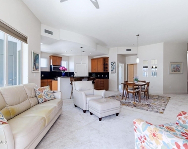 945 E Playa Del Norte Drive - Photo Thumbnail 11