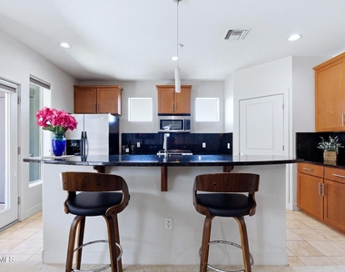 945 E Playa Del Norte Drive - Photo Thumbnail 14