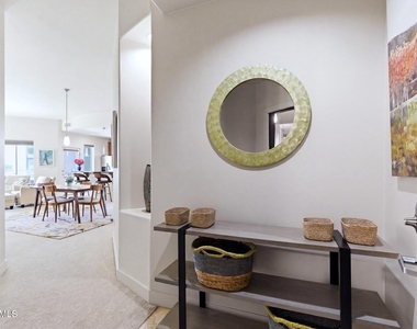 945 E Playa Del Norte Drive - Photo Thumbnail 5