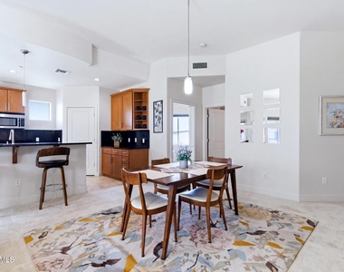945 E Playa Del Norte Drive - Photo Thumbnail 8