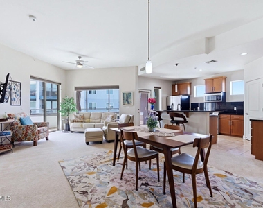 945 E Playa Del Norte Drive - Photo Thumbnail 6