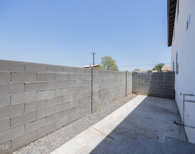 719 N 12th Avenue - Photo Thumbnail 20