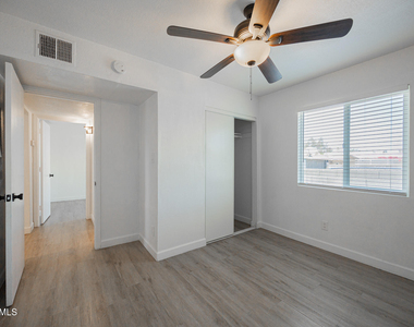 719 N 12th Avenue - Photo Thumbnail 16