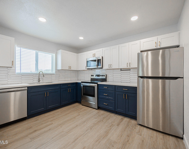 719 N 12th Avenue - Photo Thumbnail 7