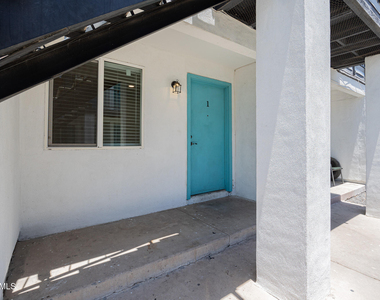 719 N 12th Avenue - Photo Thumbnail 2
