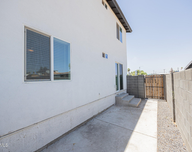 719 N 12th Avenue - Photo Thumbnail 19