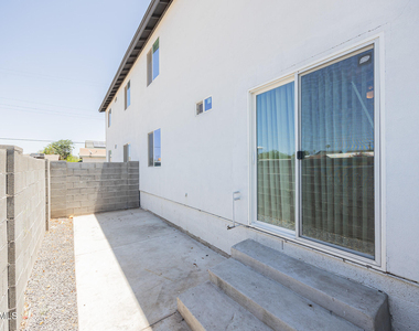 719 N 12th Avenue - Photo Thumbnail 18