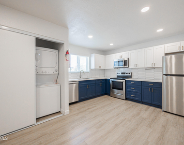 719 N 12th Avenue - Photo Thumbnail 10