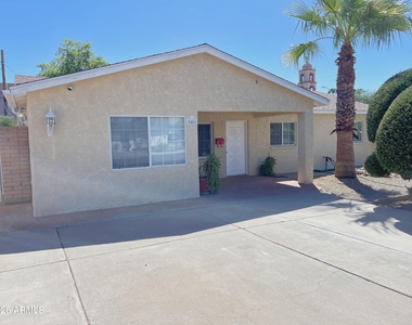 2401 E Meadowbrook Avenue - Photo Thumbnail 2