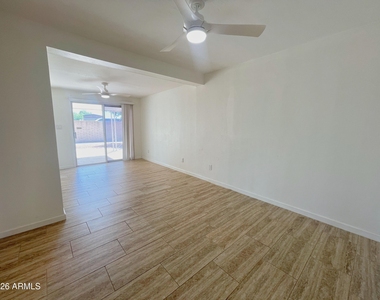 2401 E Meadowbrook Avenue - Photo Thumbnail 21