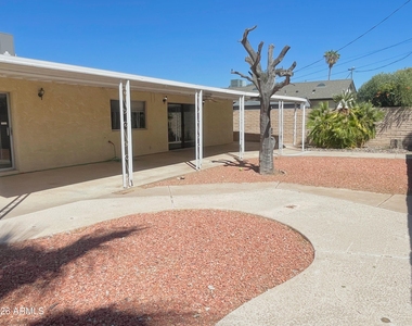 2401 E Meadowbrook Avenue - Photo Thumbnail 33