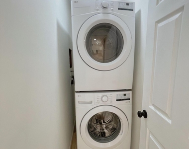 2401 E Meadowbrook Avenue - Photo Thumbnail 28