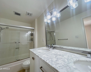 2401 E Meadowbrook Avenue - Photo Thumbnail 23