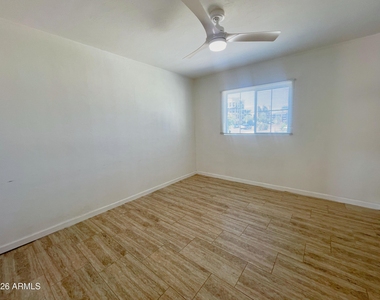 2401 E Meadowbrook Avenue - Photo Thumbnail 25