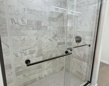 2401 E Meadowbrook Avenue - Photo Thumbnail 17
