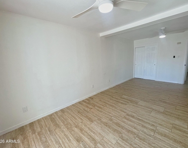 2401 E Meadowbrook Avenue - Photo Thumbnail 24