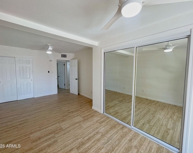 2401 E Meadowbrook Avenue - Photo Thumbnail 22