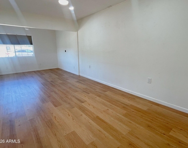 2401 E Meadowbrook Avenue - Photo Thumbnail 13