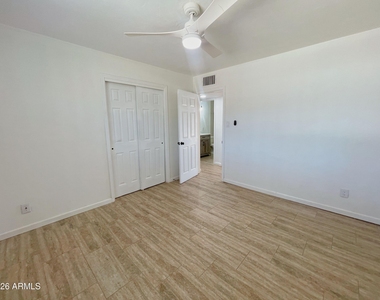 2401 E Meadowbrook Avenue - Photo Thumbnail 26