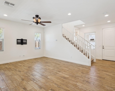 211 E Brinley Drive - Photo Thumbnail 22
