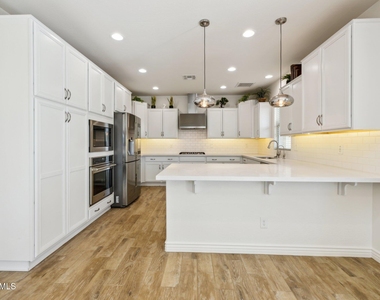 211 E Brinley Drive - Photo Thumbnail 30