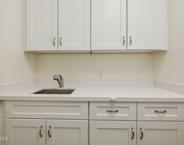 211 E Brinley Drive - Photo Thumbnail 20