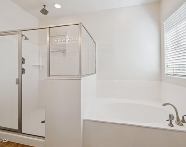 211 E Brinley Drive - Photo Thumbnail 6