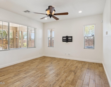 211 E Brinley Drive - Photo Thumbnail 34