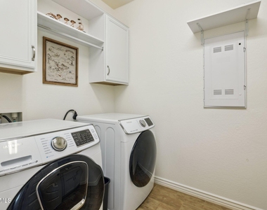 211 E Brinley Drive - Photo Thumbnail 21