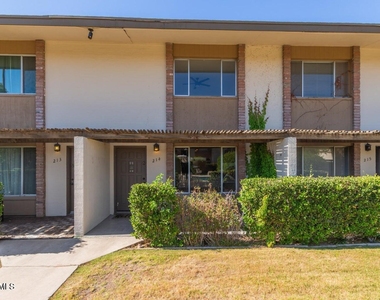 4701 N 68th Street - Photo Thumbnail 9