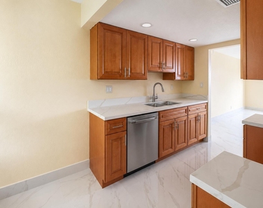 3101 Nw 47th Terrace - Photo Thumbnail 5