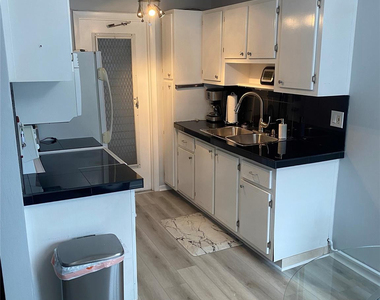224 Hibiscus Avenue - Photo Thumbnail 8