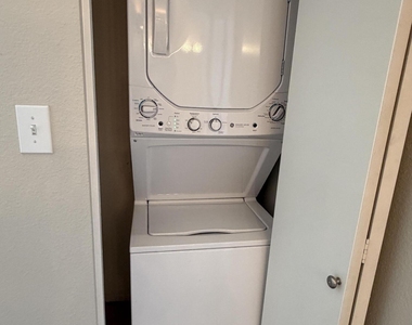 10115 E Mountain View Road - Photo Thumbnail 4