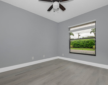 161 Meadows Drive - Photo Thumbnail 19